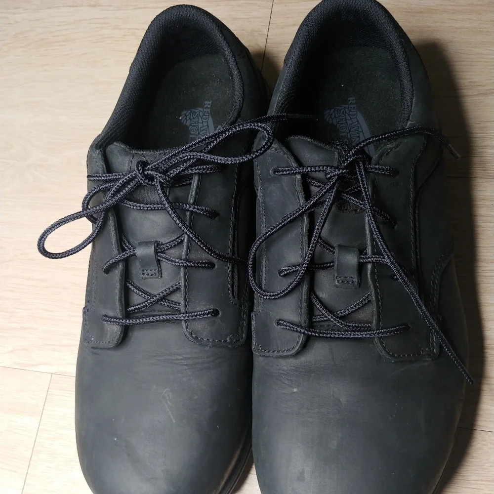 Men Red Wing Size 9 EE steel toe boots